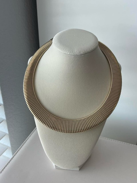 Jewelry - Gold Ribbed Collar Necklace - Elegant Women's Jewelry